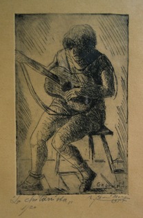 BRUNO GHERRI MORO (Castelfranco Veneto, 1899 - Sion, 1967), La chitarrista, 1957, incisione su carta, parte visibile, mm 200 x 135; torchio, mm 15,8 x 100 (collezione privata - opera non in vendita).